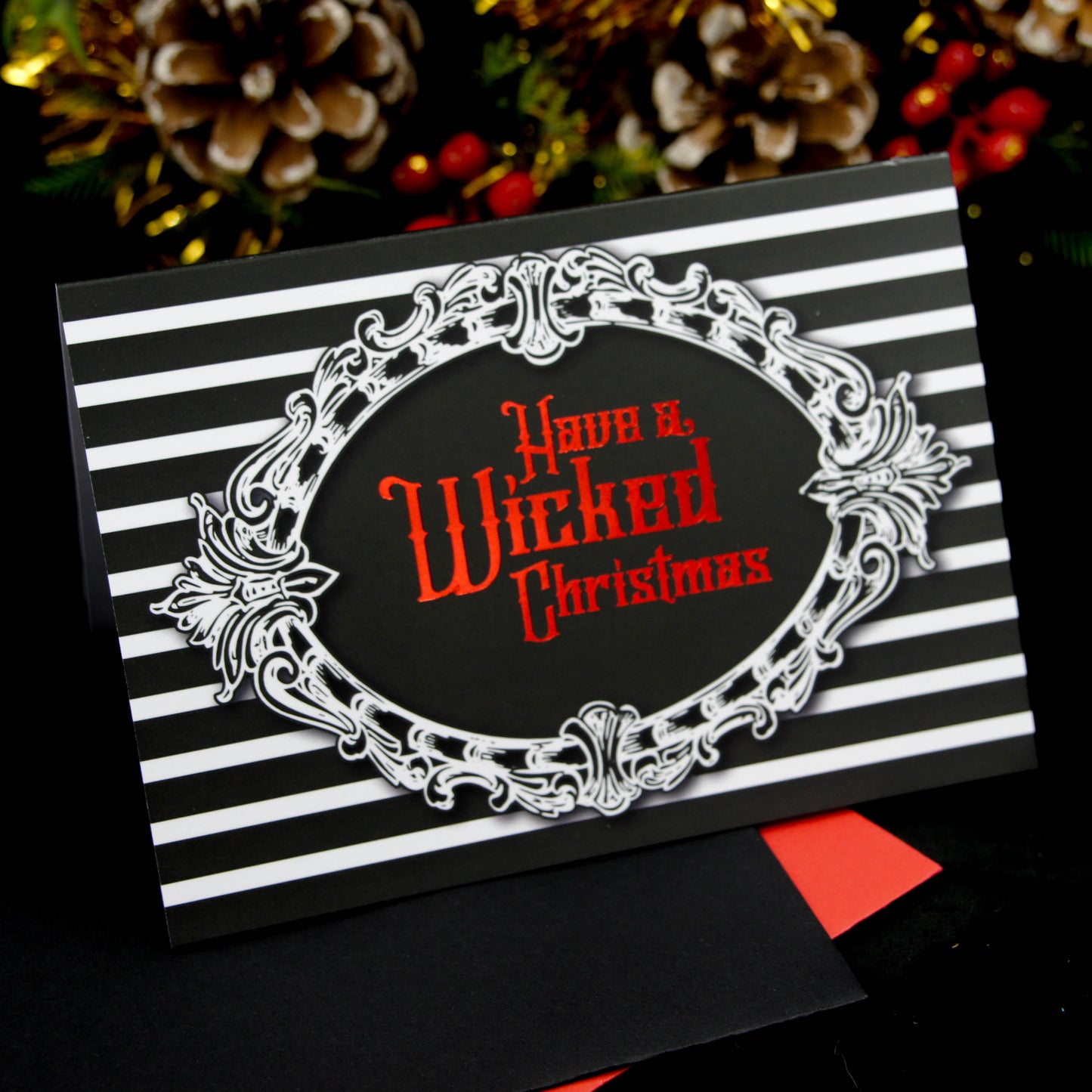 Tenga una tarjeta de felicitaciones navideñas traviesas | Navidad gótica