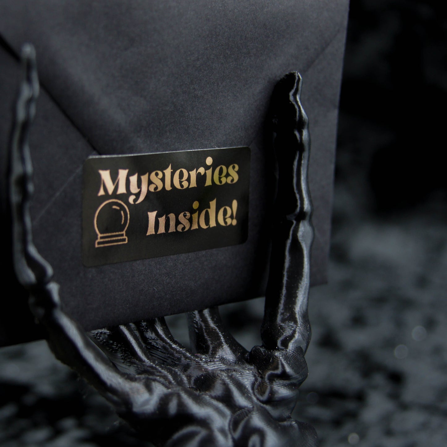 Misterios dentro de pegatinas | Elegantemente gótico