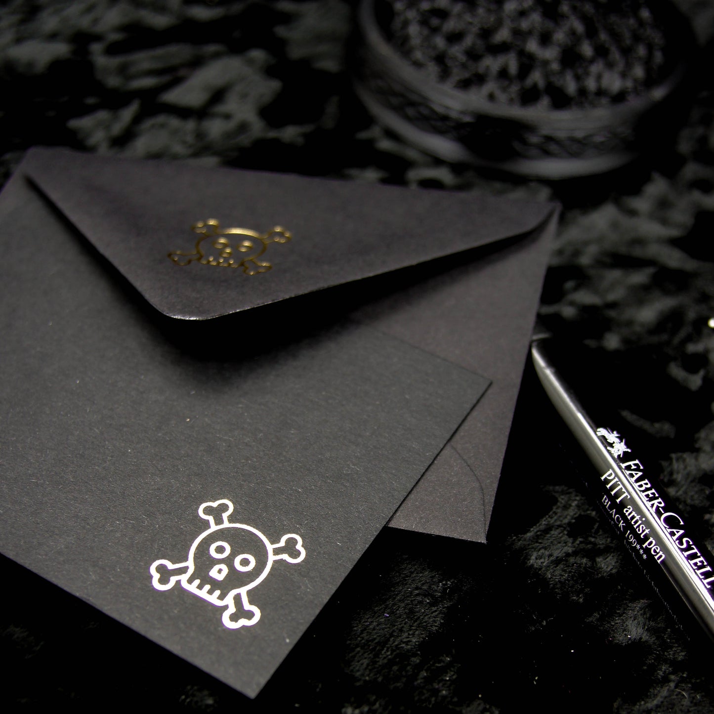 Mini Skull & Crossbones Notecards & Envelopes    Gothic Stationery Set