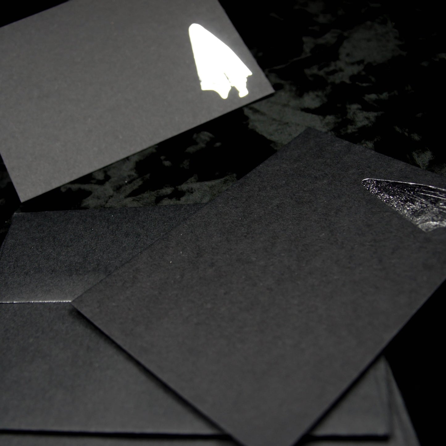 Conjunto de tarjetas de notas negras fantasma vintage | Elegantemente gótico